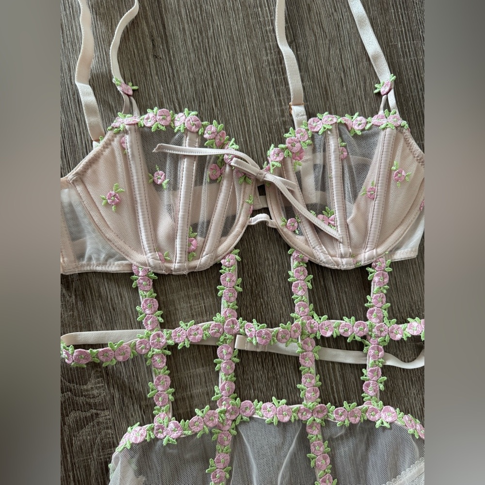 Size small Victoria’s Secret wicked unlined teddy